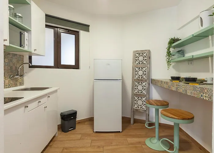 A18 - In Da Apartment Luz